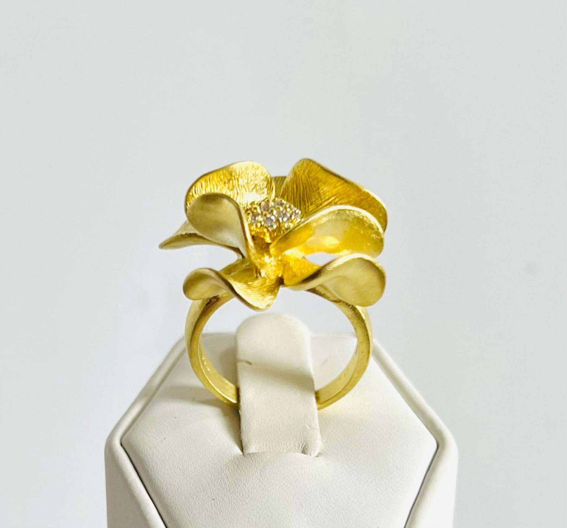 Blumen Silberring, 14K Gold Plated, 925Er Silberring Verziert Mit Cubic Zerconiania, Uk Ringgröße M Und N von Bellephine