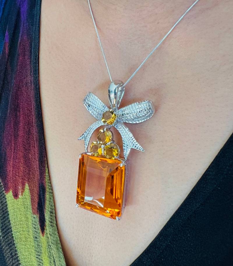 Bogen Citrin Silber Anhänger, Orange Gelb Skulptur Handgemachter Länge 70mm von Bellephine