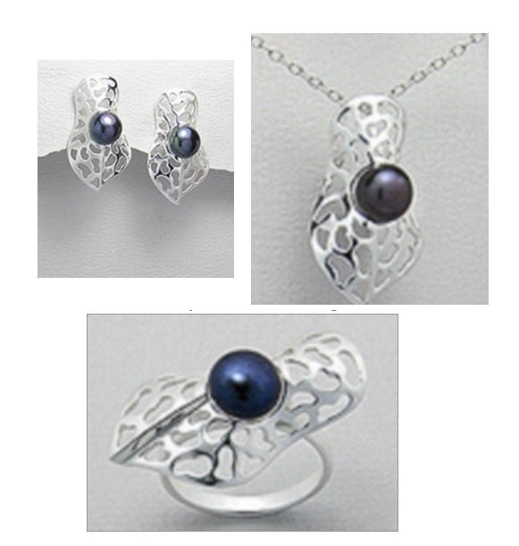 Graue Süßwasserperlen Anhänger, Ring Und Ohrringe Gefasst in 92, 5 Sterling Silber Graue Süßwasserperlen Anhänger, Ring Und Ohrringe Gefasst in 92, 5 Sterling Silber von Bellephine