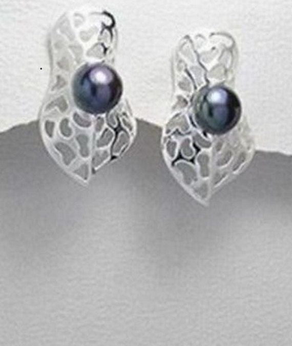 Perlenohrringe, Blattdesign Graue Süßwasserperlenohrringe in 92, 5 Sterlingsilber Perlenohrringe, Blattdesign Graue Süßwasserperlenohrringe in 92, 5 Sterlingsilber von Bellephine
