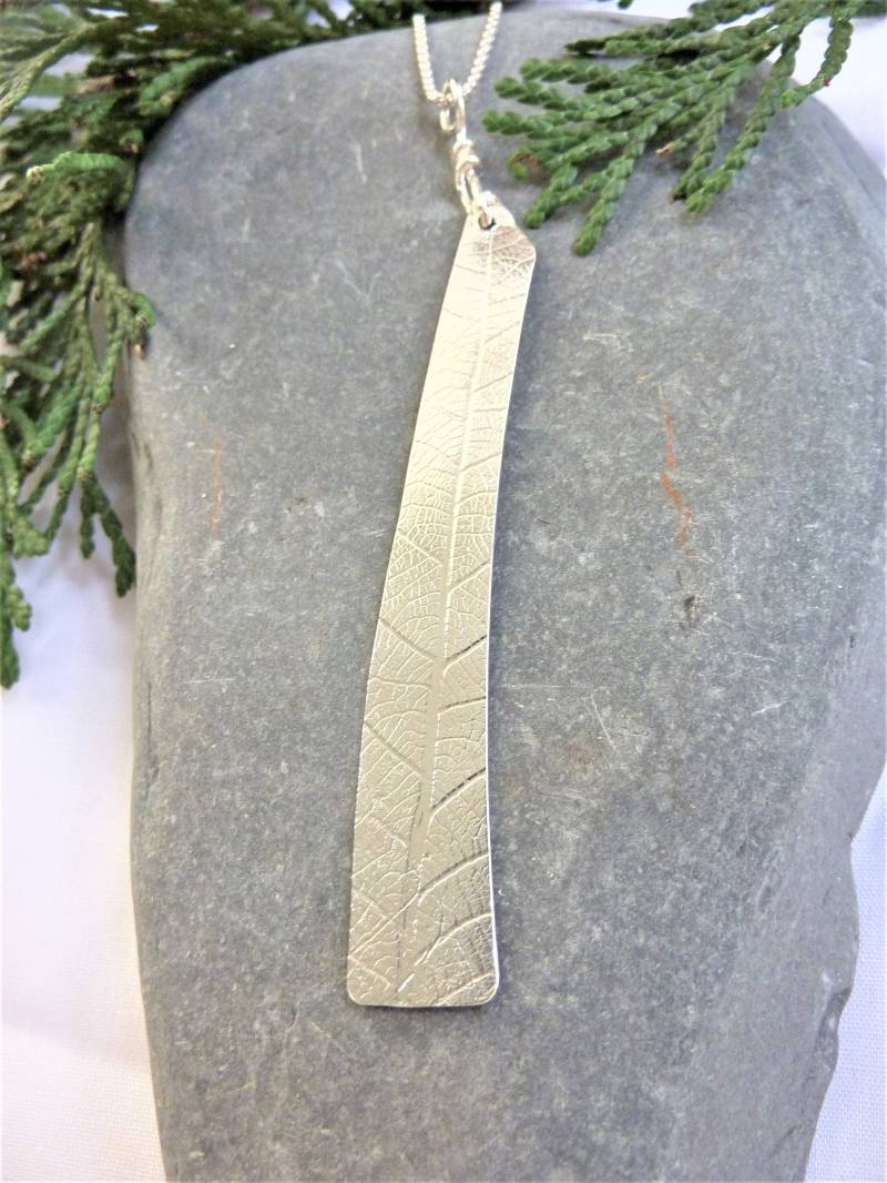 Anhänger Mit Blattstruktur Handgefertigtes Sterlingsilber von Bellisful