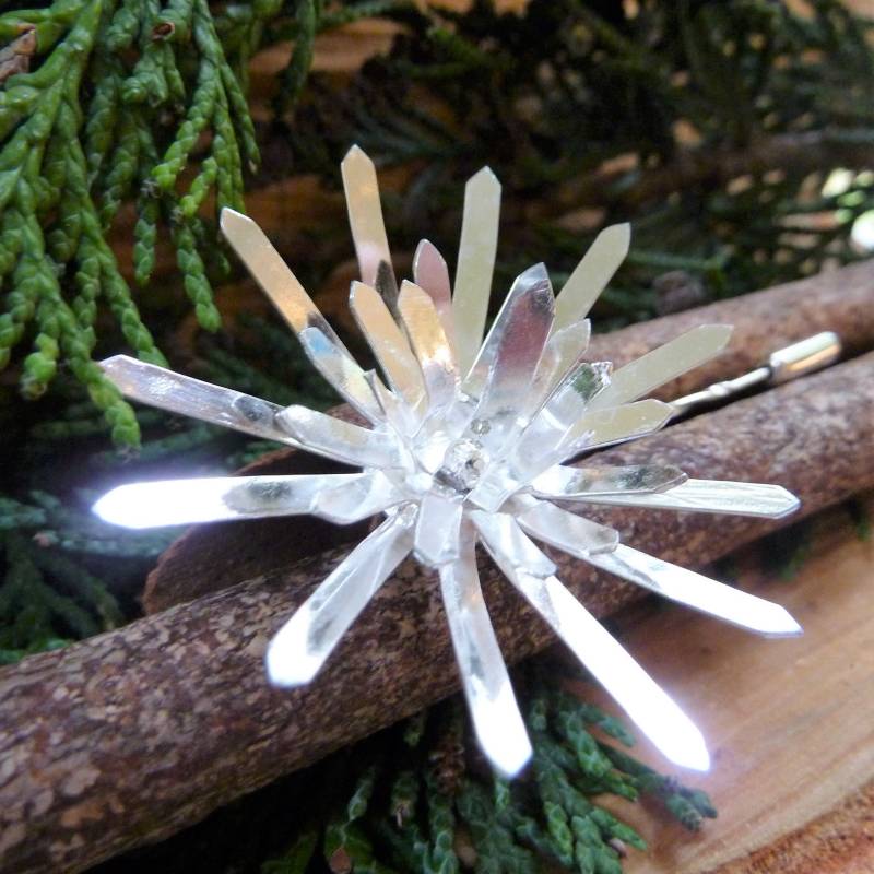 Chrysanthemen Blüten Brosche/Schalnadel Hutnadel Handarbeit, Aus Sterlingsilber von Bellisful