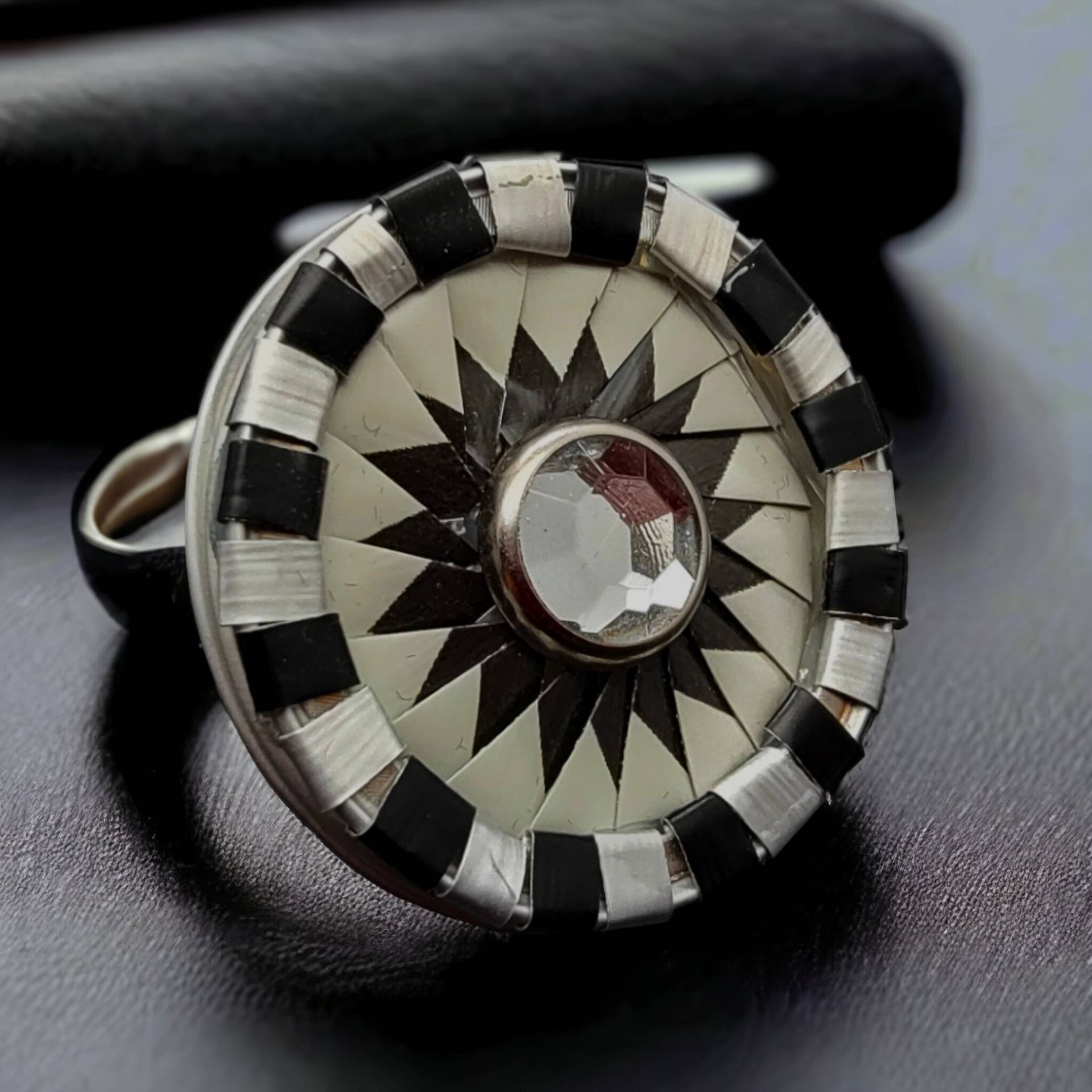 Fingerring Schwarz Weiß/Ring Schmuckring Handgemacht Aus Kaffeekapseln/ Ringgröße Verstellbar Upcycling #1559065731 von Bellisiwa