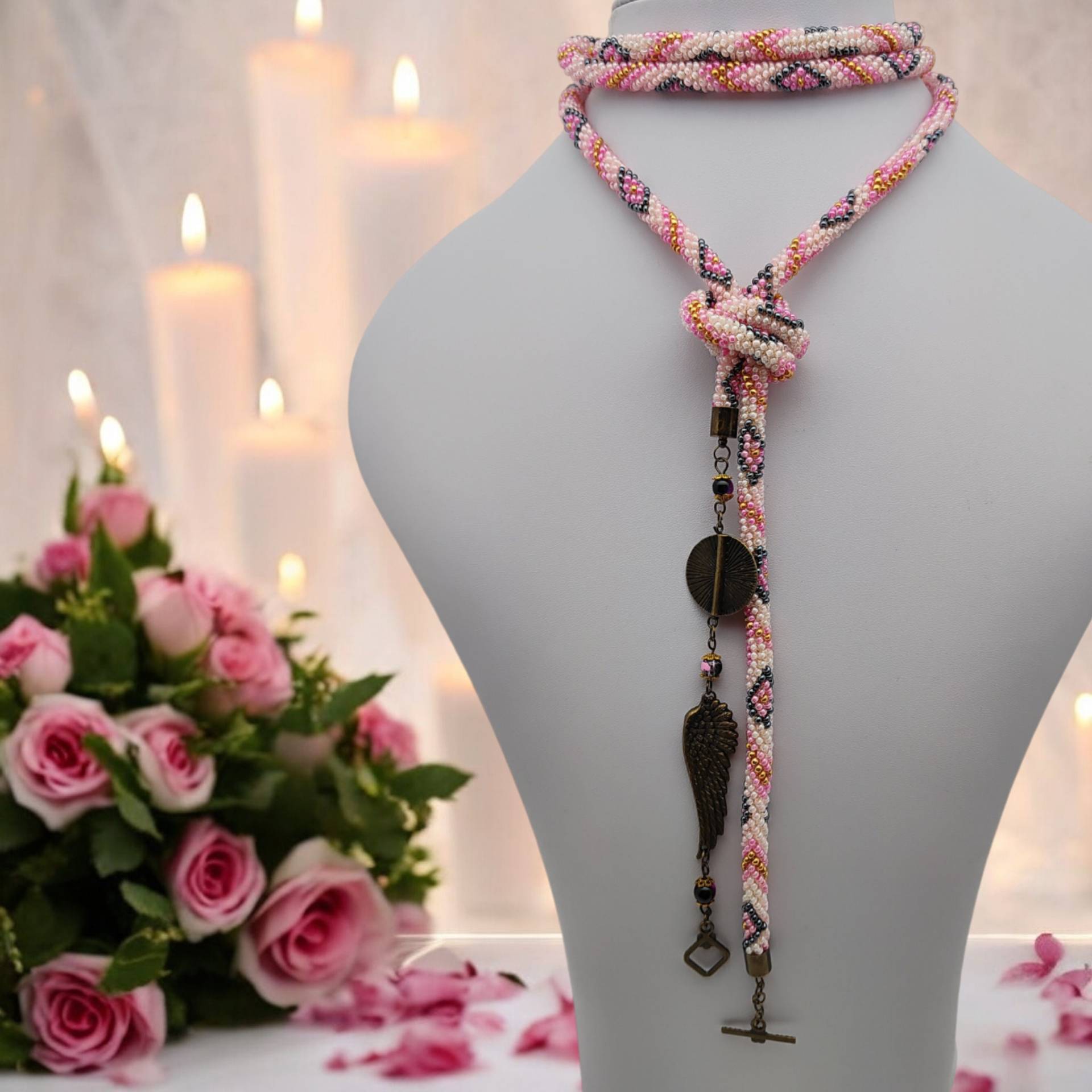 Häkelkette Schlauchkette Aus 4.710 Gehäkelten Mini Perlen - Handgefertigter Schmuck, Schmuckkette, Lange Halskette, Wickelkette #1806633029 von Bellisiwa