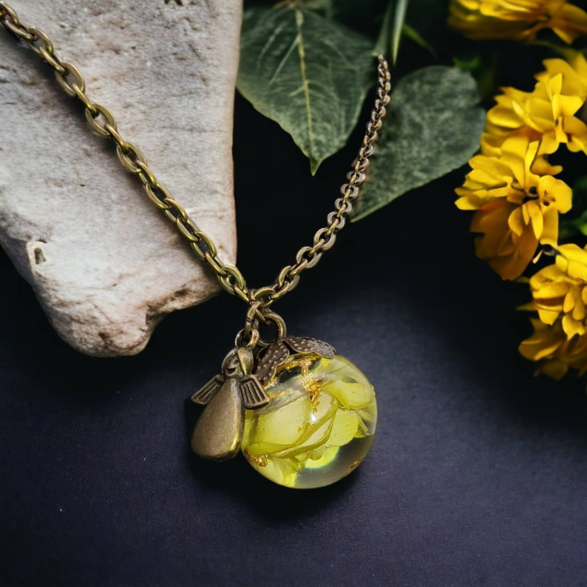 Schmuck Anhänger Aus Epoxidharz Mit Blüten Inkl. Halskette #1607417326 Schmuck Anhänger Aus Epoxidharz Mit Blüten Inkl. Halskette #1607417326 von Bellisiwa