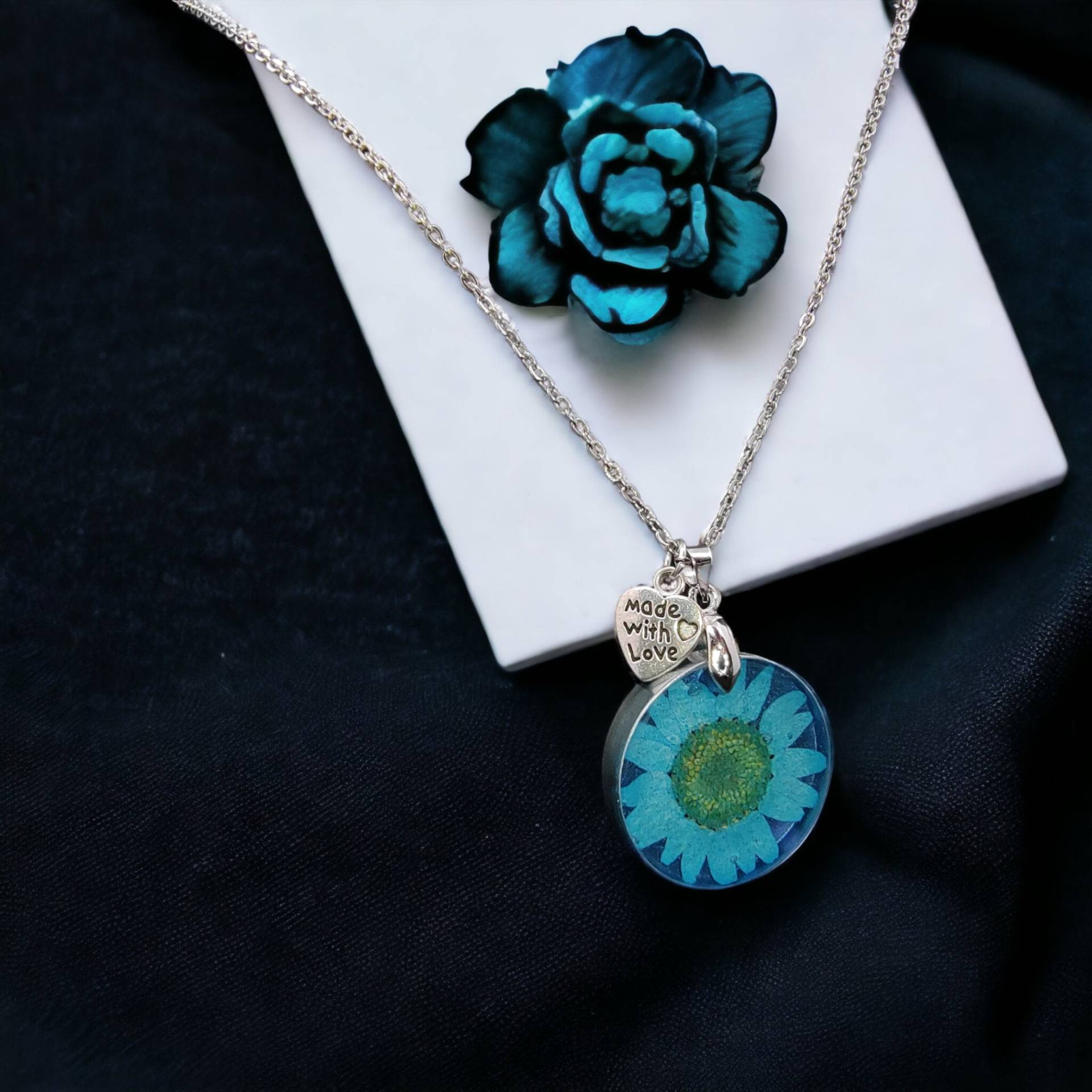 Schmuck Anhänger Aus Epoxidharz Mit Echten Blüten Inkl. Halskette #1602837480 Schmuck Anhänger Aus Epoxidharz Mit Echten Blüten Inkl. Halskette #1602837480 von Bellisiwa