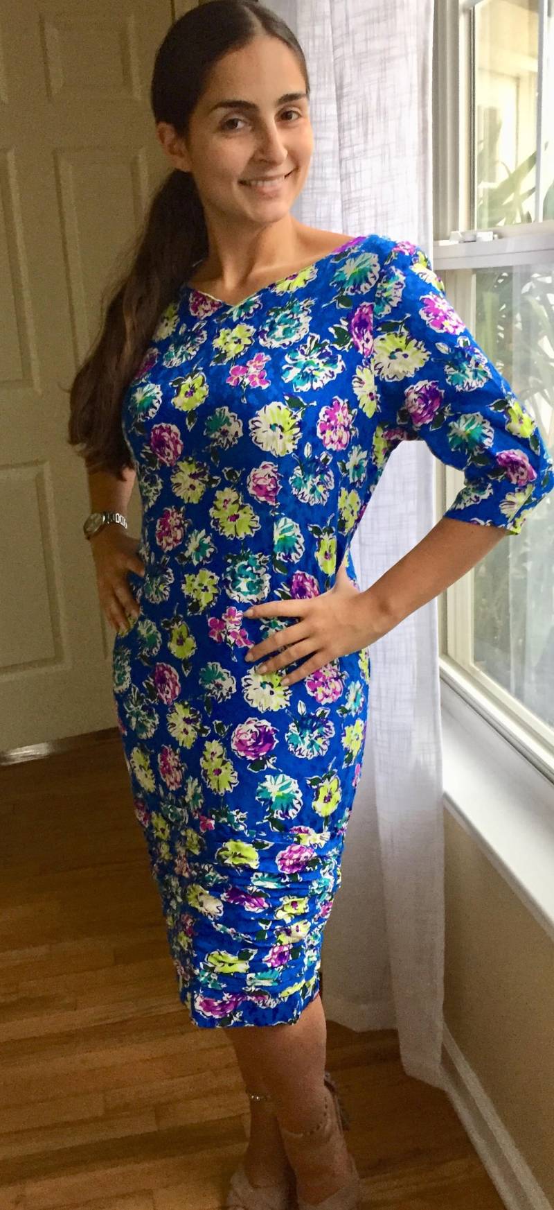 1960Er Jahre Blue & Purple Floral Satin Kleid 1960Er Jahre Blue & Purple Floral Satin Kleid von BelllaVintage