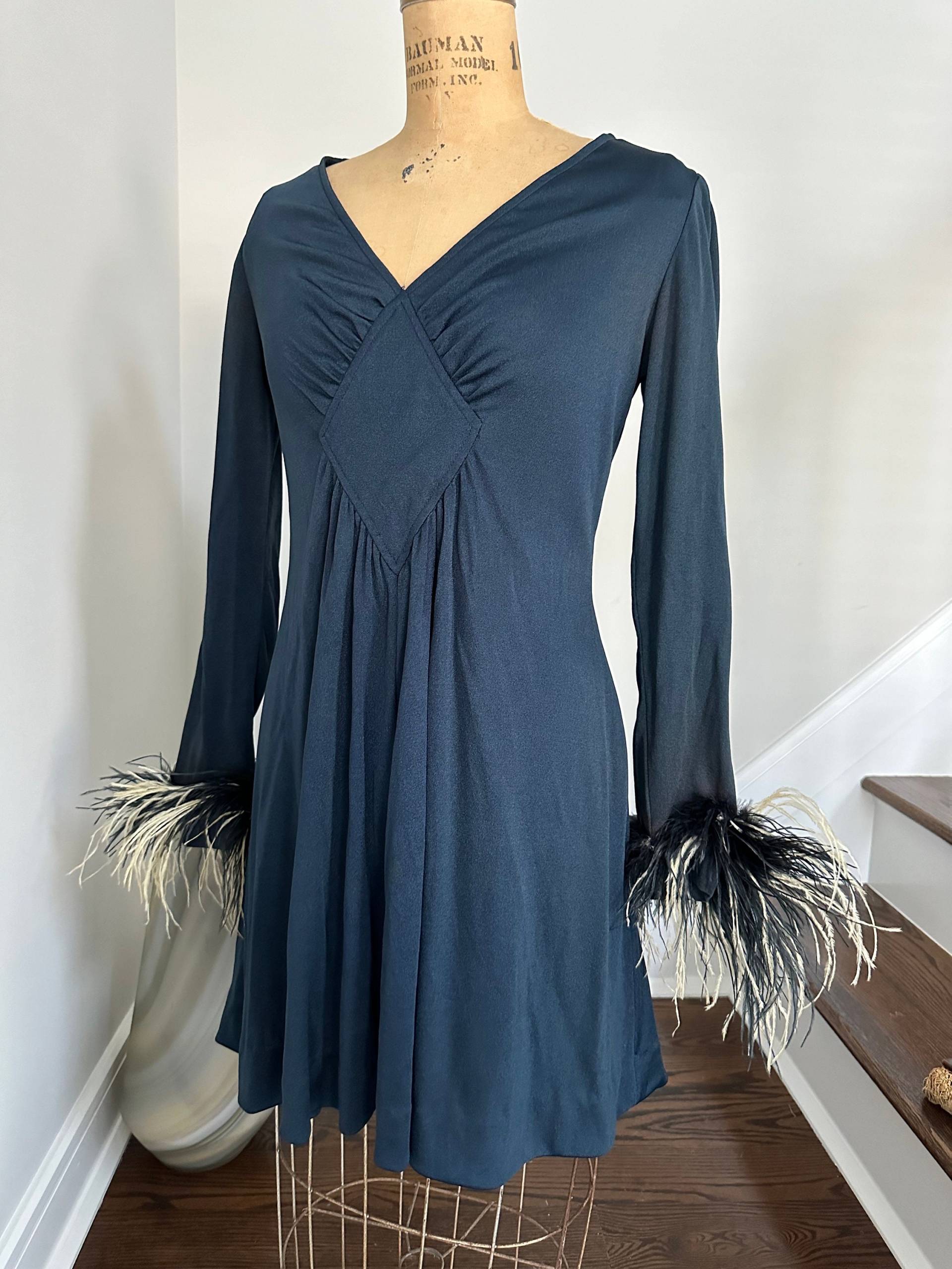 1970S Blaues Jersey Kleid Mit Feder Ärmeln 1970S Blaues Jersey Kleid Mit Feder Ärmeln von BelllaVintage