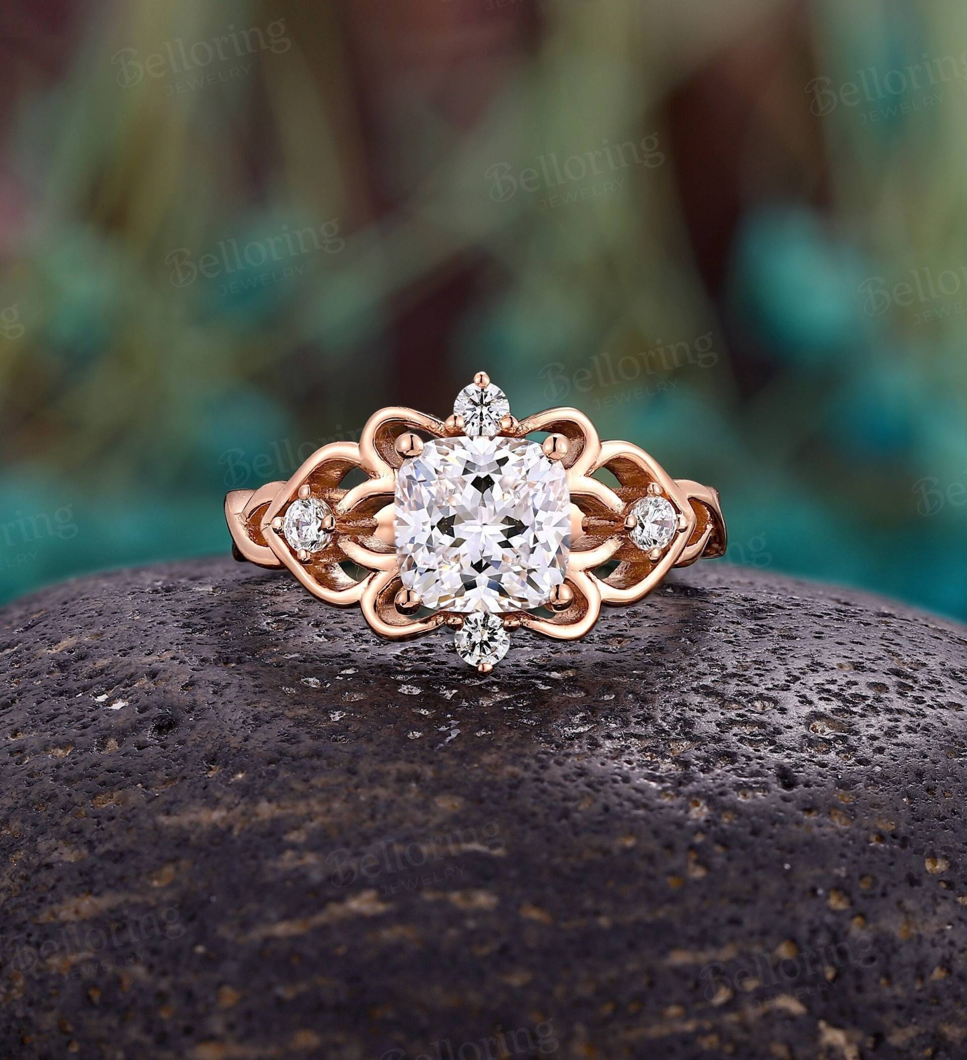 Art Deco Kissen Moissanite Verlobungsring Einzigartige Rose Gold Ring Runde Diamant Vintage Jubiläumsring Versprechen von Belloring