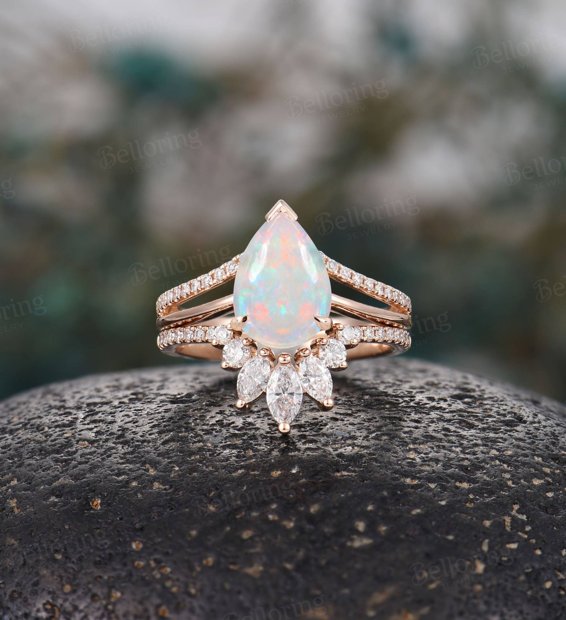 Birnenförmige Opal Verlobungsring Set Vintage Marquise Diamant Moissanite Ringe Rosegold Stapelring Art Deco Jubiläum Braut von Belloring