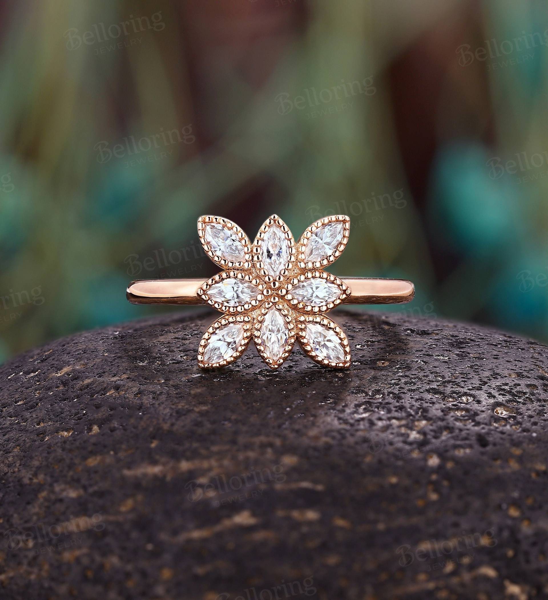 Handgemachter Marquise Cut Moissanite Natürlicher Diamant Verlobungsring Rose Gold Milgrain Ring Lünette Set Versprechen Einzigartiger Alltagsring von Belloring