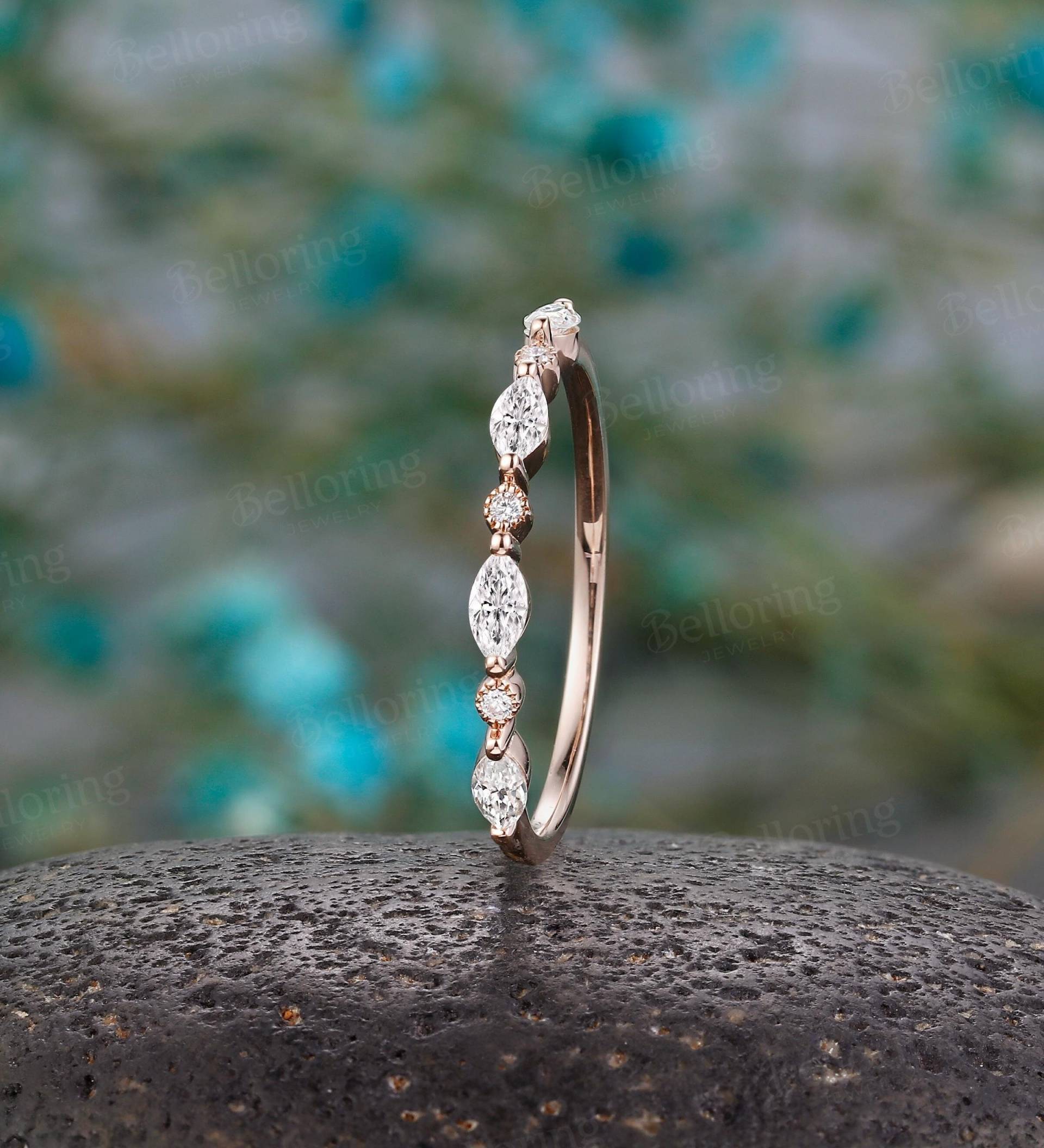 Marquise Moissanite Diamant Ehering Rosegold Half Eternity Ring Milgrain Stapelring Jahrestag Versprechen Matching Band von Belloring