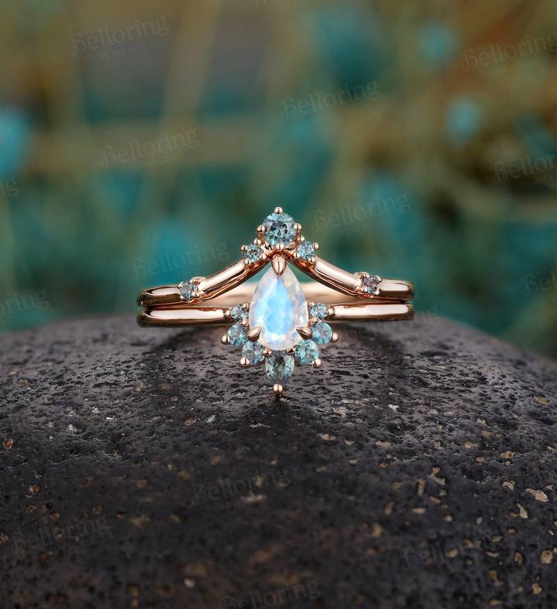 Birne Mondstein Verlobungsring Vintage Rosegold Alexandrit Trauringe Unikat Tropfenring Brautschmuck von Belloring