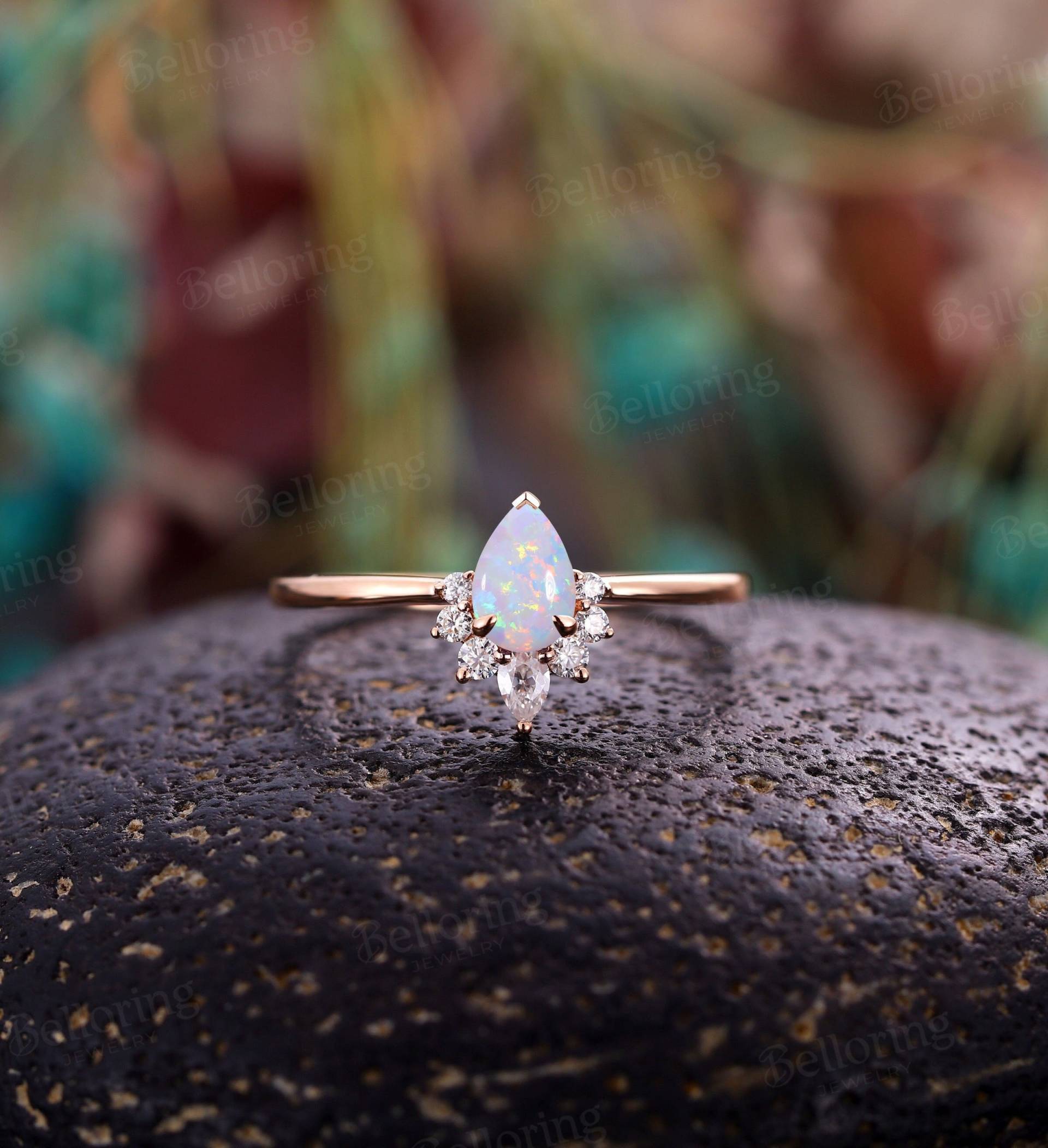 Vintage Birnenförmigen Opal Verlobungsring Rose Gold Ring Art Deco Moissanite Diamant Cluster Einzigartiges Jubiläum Versprechen Brautring von Belloring