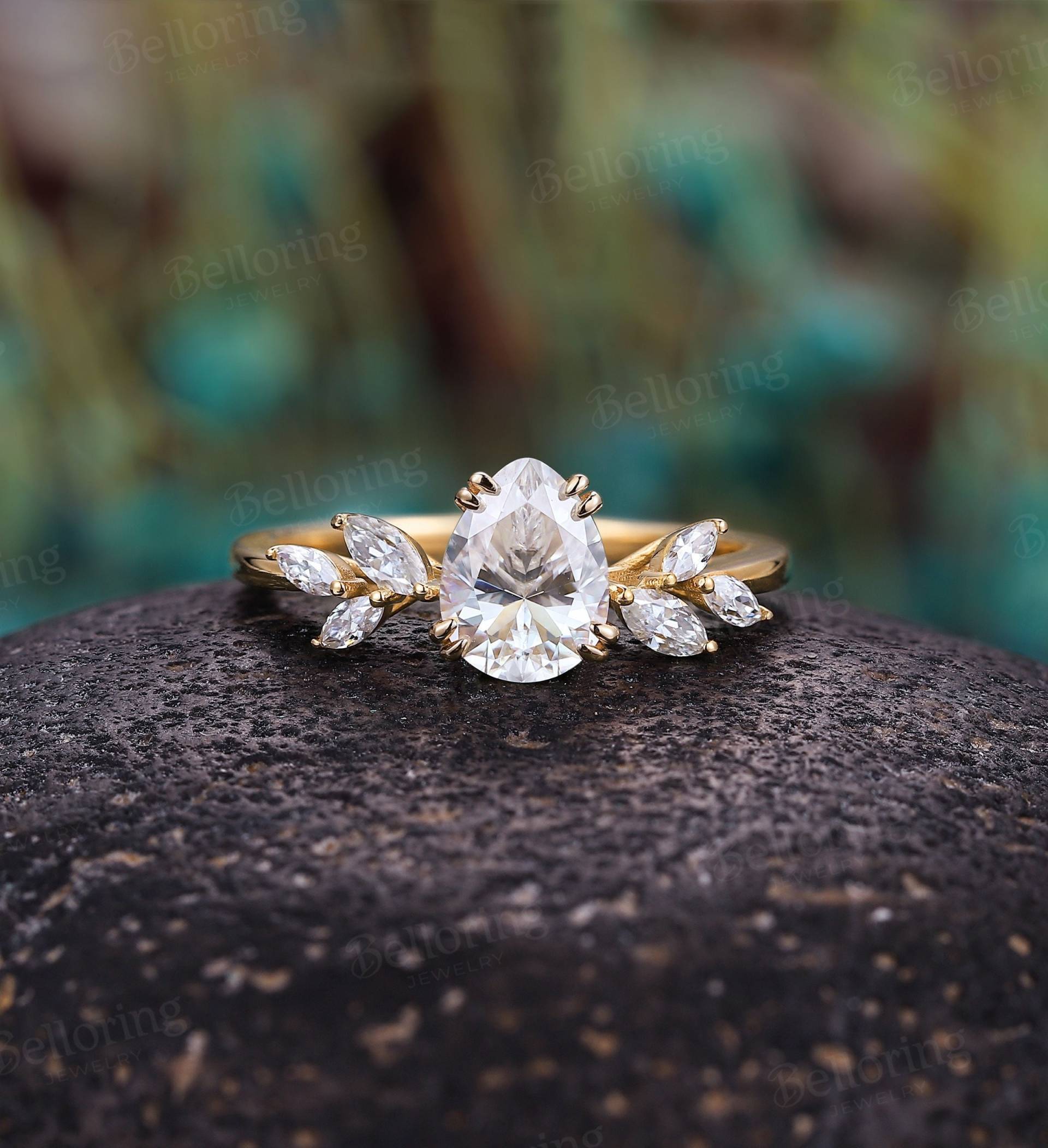 Vintage Birnenförmiger Moissanite Verlobungsring Gelbgold Marquise Diamant Ringe Blatt Design Antiker Jubiläumsring von Belloring