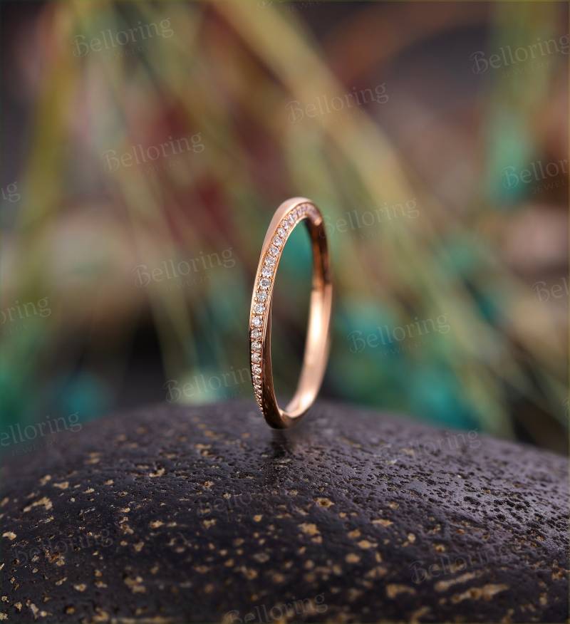 Vintage Diamant Ehering 14K Rosegold Stapelband Art Deco Zierliche Halbe Ewigkeit Passender Bandversprechen Jubiläumsring von Belloring