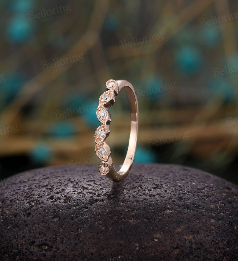 Vintage Diamant Ehering Art-Deco-Rosengold Blatt Stapelband Antike Halbe Ewigkeit Passende Band Einzigartige Jahrestag Versprechen Ring von Belloring