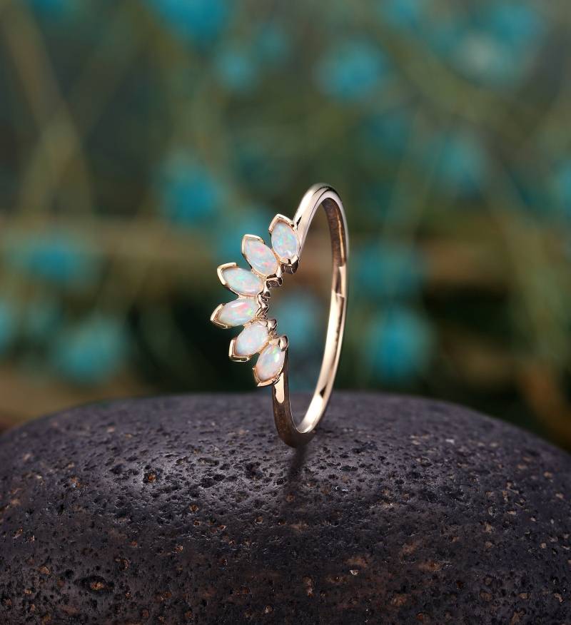 Vintage Marquise Opal Gebogener Ehering Roségold Art-Deco-Chevron-stacking-Bands Antikes Versprechen Passender Ring Jahrestag Hochzeitsring von Belloring