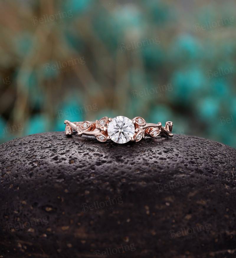 Vintage Moissanite Verlobungsring Runde Diamant Blatt Ringe Einzigartige Blattförmige Cluster Ring Antiker Jahrestag Ehering von Belloring