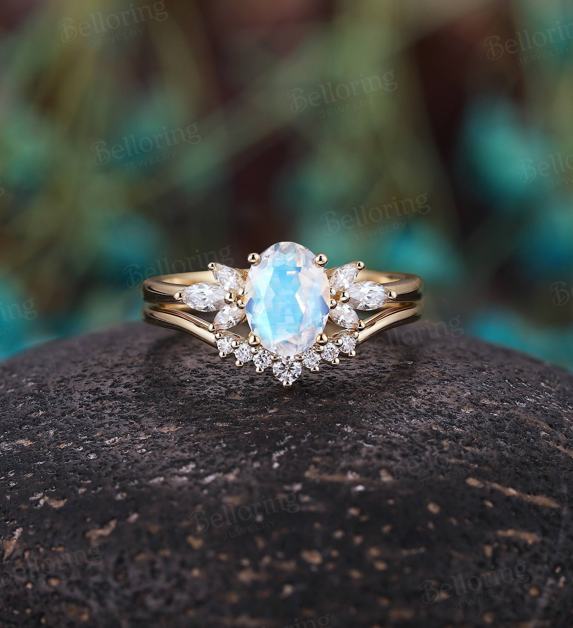 Vintage Ovaler Mondstein Verlobungsring Moissanite Diamant Halo Ring Marquise Art Deco Gelb Gold Jubiläum Braut Set von Belloring