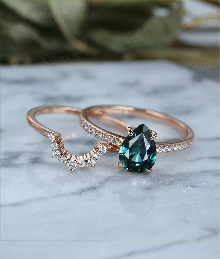 Vintage Teal Saphir Verlobungsring Set Birnenförmige Einzigartige Rose Gold Ringe Moissanite Gebogenes Stapelband Art Deco Jubiläum Braut von Belloring