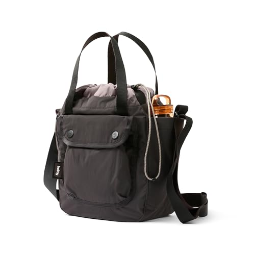 Bellroy Cinch Bucket Bag (kompakte, leichte 9-Liter-Umhängetasche mit externer Organisation, innerer Reißverschlusstasche, verstellbarem Schulterriemen und drei Tragemöglichkeiten) - Charcoal von Bellroy