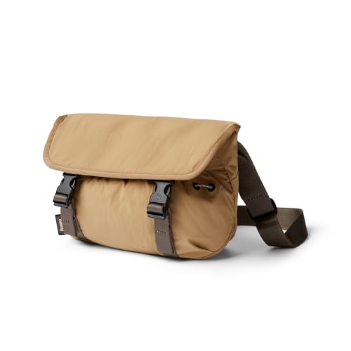 Bellroy Cinch Mini Messenger (6 Liter leichte, kompakte Umhängetasche, wasserabweisendes Material, mühelose Organisation) -SandDune von Bellroy