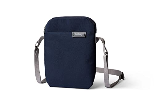 Bellroy City Pouch (Sling-Tasche, E-Reader oder kleines Tablet, Geldbörse, Sonnenbrille, Smartphone) - Navy von Bellroy