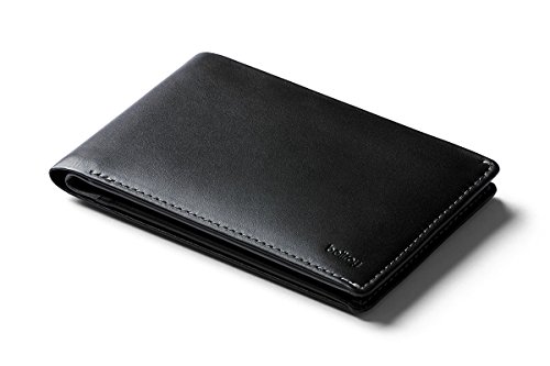 Bellroy Travel Wallet – Reisebrieftasche (Reisepass, Bordkarten, Scheine, Karten und Stift) - Black von Bellroy