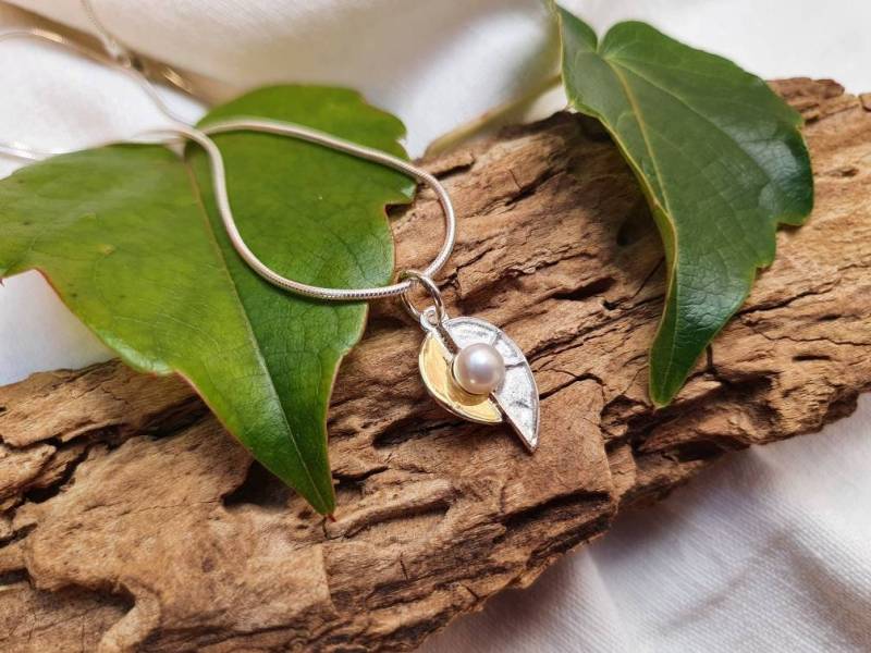 Filigrane Silber Kette Mit Vergoldetem Silber-Perlen Anhängerblattnaturherbst Kollektion42cm Hochzeit, Geschenk, Brautschmuck von BellsGioielli