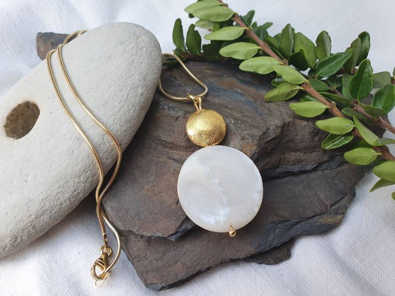 Vergoldete Kette Mit Perlmutt Anhänger, Goldene Kette, Vergoldetes 925Er Silber, Boho Geschenk Für Sie, Schlangenkette 42cm, Hochzeit von BellsGioielli