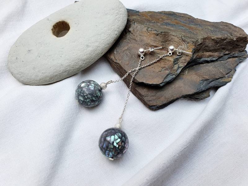 Perlmutt Ohrringe Silber Handmade Kugeln Beweglicher Ketten-Schmuck von BellsGioielli