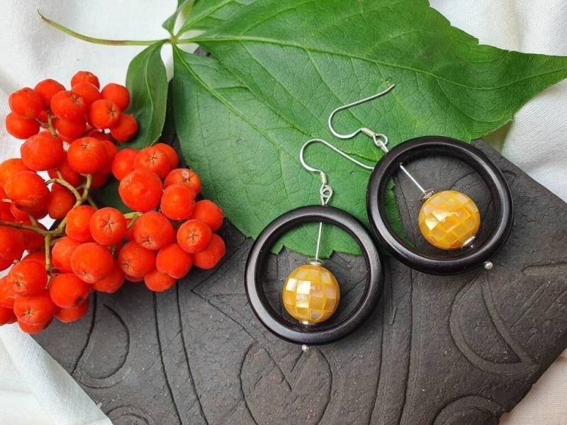 Runde Ebenholz Perlmutt Silber Ohrringe, Ebenholzreif Kugel Ohrringe Im Boho Look, Statement Ideal Als Geschenk Für Sie von BellsGioielli