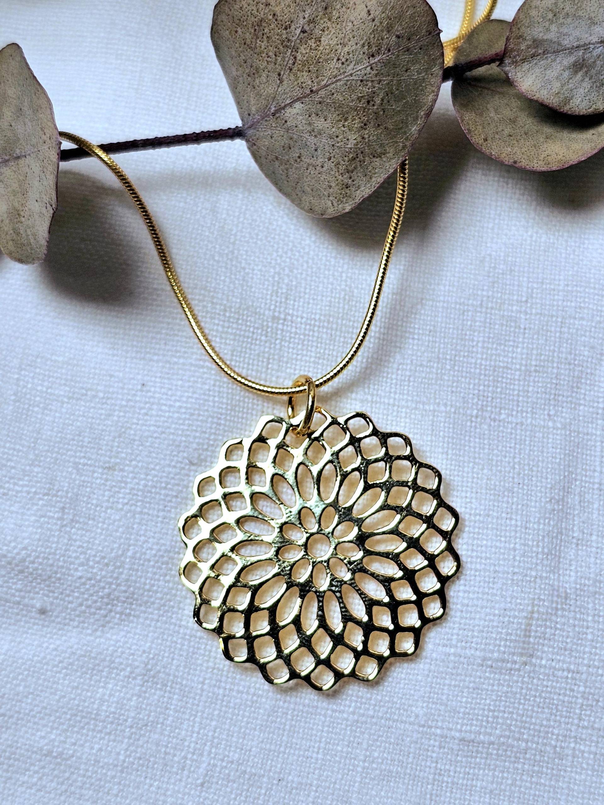 Vergoldete Ornament Mandala Kette, Schlangenkette 925Er Silber, Boho Silber Schmuck Vergoldet, Geschenk, Anhänger von BellsGioielli