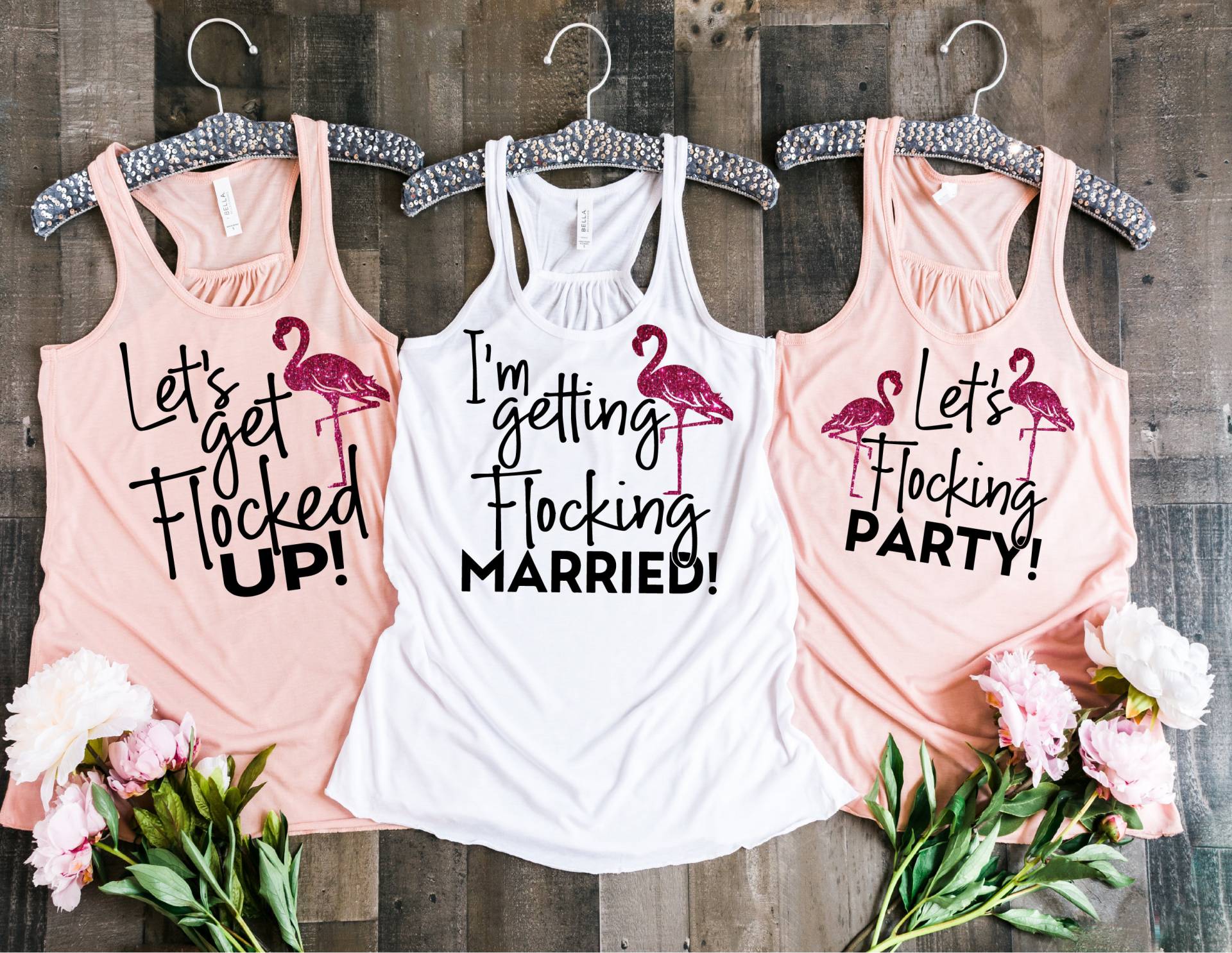 Flamingo Bachelorette, Flowy Tank Top, Junggesellinnenabschied Shirts, Ich Beflocke Heirate, Lass Uns Beflockt Werden, Beflocken Flamingo Bachelorette, Flowy Tank Top, Junggesellinnenabschied Shirts, Ich Beflocke Heirate, Lass Uns Beflockt Werden, Beflocken von BellsandBalloons