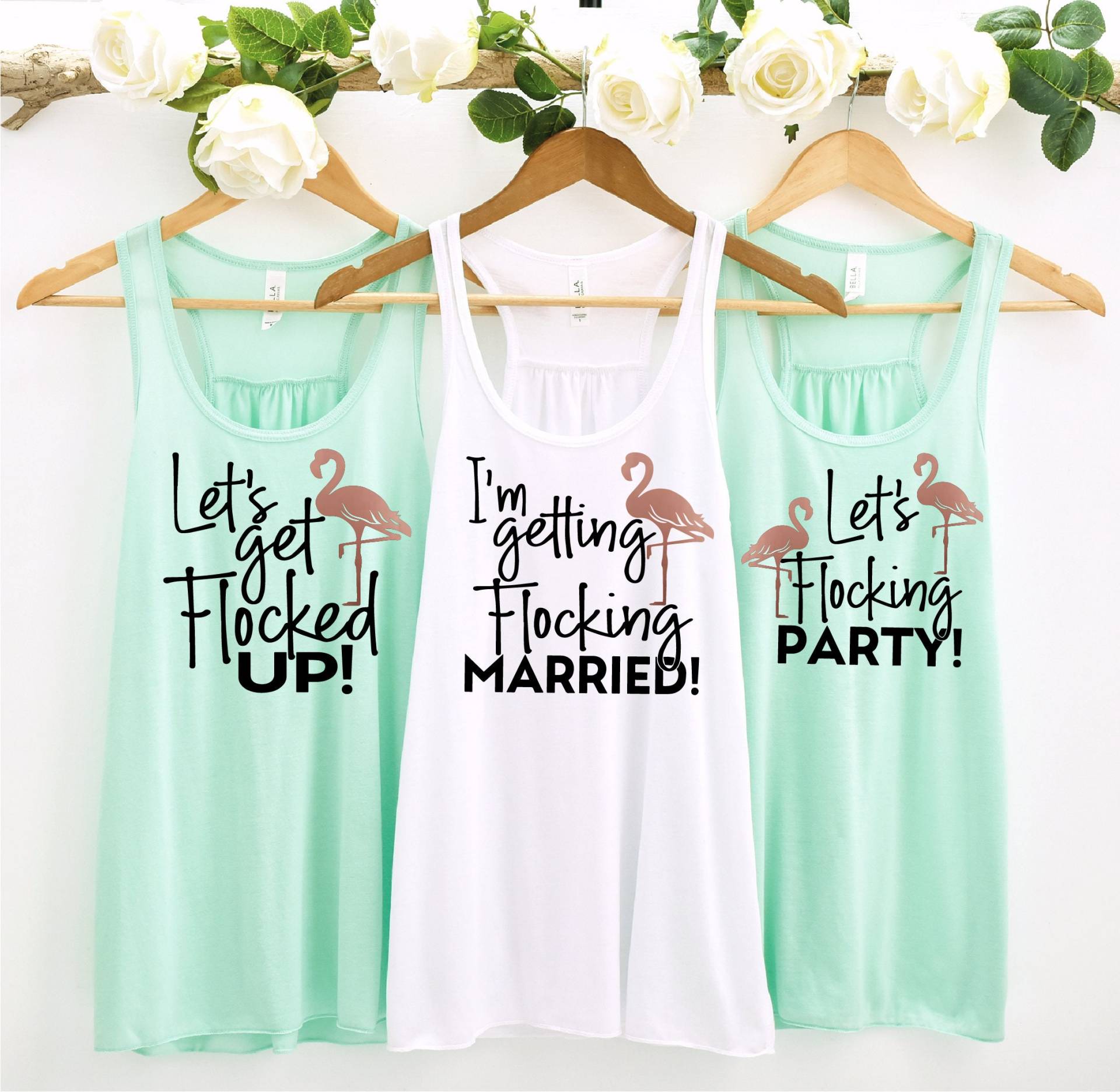 Flamingo Junggesellinnenabschied Shirts, Beflocktheit Verheiratet Tanks von BellsandBalloons