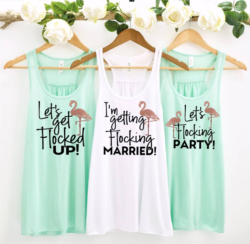 Flamingo Junggesellinnenabschied Shirts, Beflocktheit Verheiratet Tanks von BellsandBalloons