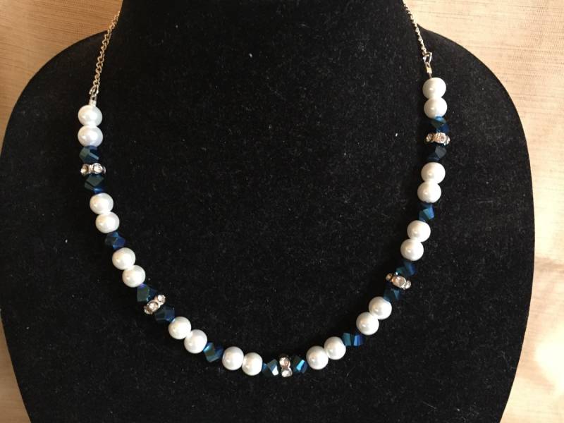 Perle Und Saphir Perlen 18-Zoll-Kette Mit Silber Kette Embelishments Perle Und Saphir Perlen 18-Zoll-Kette Mit Silber Kette Embelishments von BeloveD185