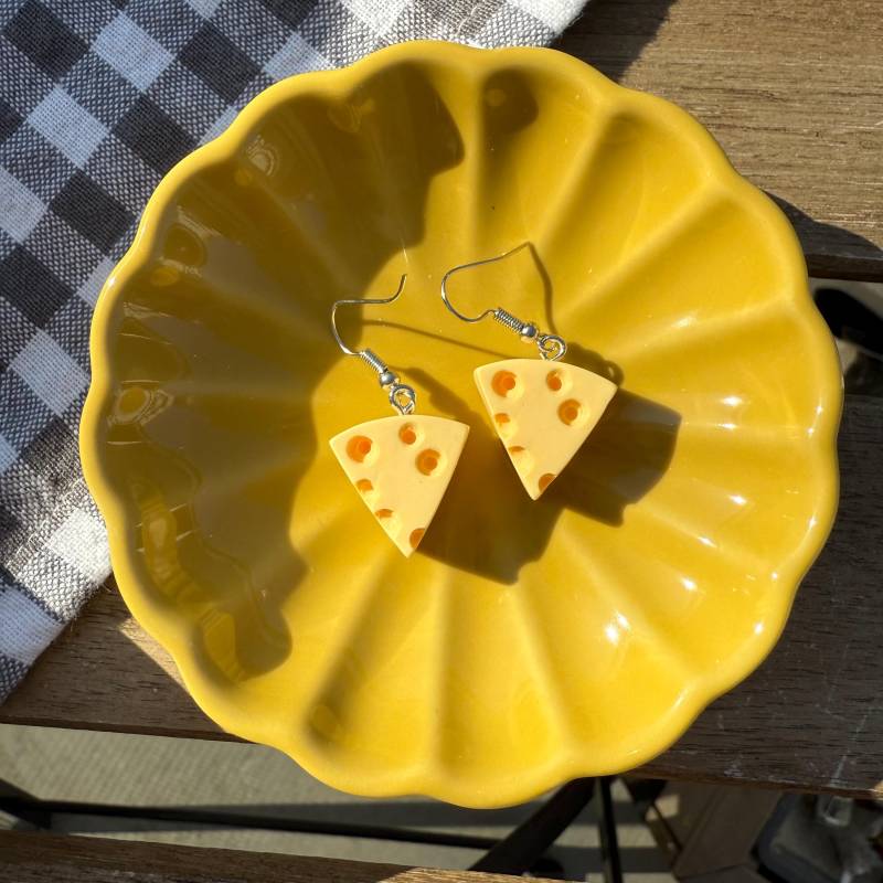 Harz-Käsescheibe Ohrringe | Wunderliche Essen Schmuck von BelovedBeadsCraftsDE