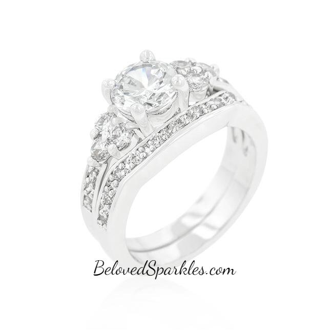 Bella 1Ct Round Triple Stone 4Ct Cubic Zirconia Engagement & Wedding Ring Set-4 Carat Cz Diamond Bridal Anniversary Set von BelovedSparkles