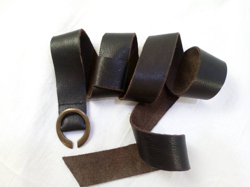 Eleganter Echter Schwarzer Ledergürtel Mit Messing Metallschnalle Taillengürtel Echter Moderner Gürtel Vintage Look Vielseitiger von BeltsByHand