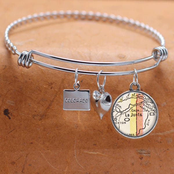 Benutzerdefinierte Karte Charm Armband La Junta Colorado State Von Co Armreif Landkarte Schmuck Edelstahl von BelugaHomeStudio