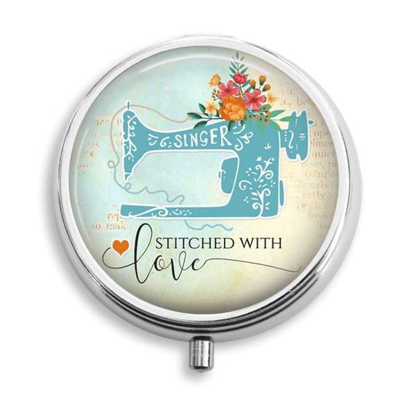 Pill Box Fall Stiche Mit Liebe Nähmaschine Blumenstrauß Pille Behälter Trinket Vitamin Halter Medizin von BelugaHomeStudio