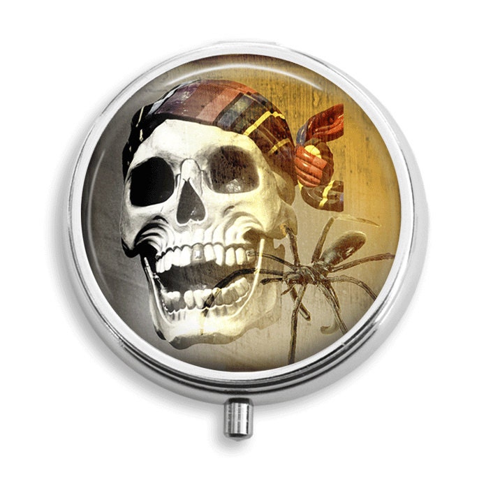Pill Box Pille Fall Lachenden Piraten Schädel Und Spinne Halter Behälter Trinket Pillbox Vitamin Medizin Mint Zinn von BelugaHomeStudio