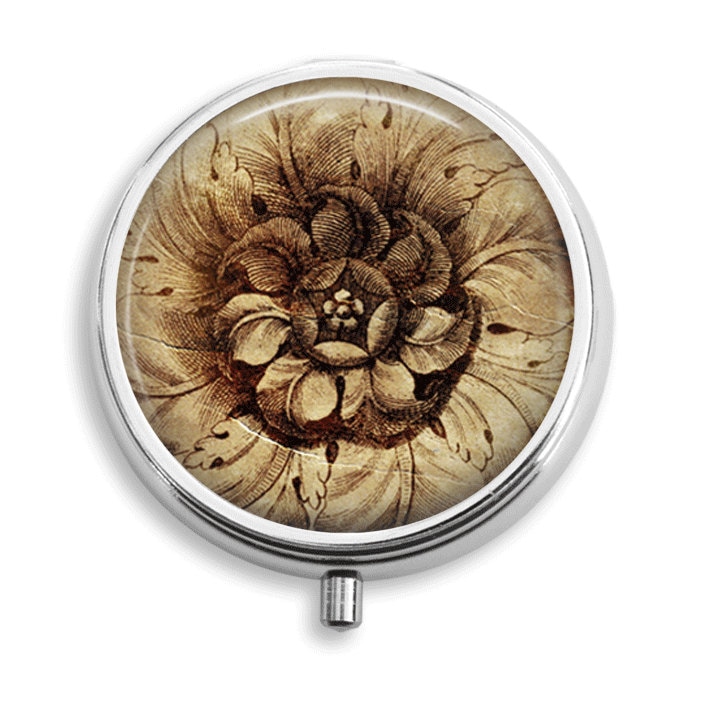 Pille Box Fall Antium Sepia Blume Medaillon Halter Behälter Trinket Vitamin Medizin Mint Zinn Geschenke Für Sie von BelugaHomeStudio