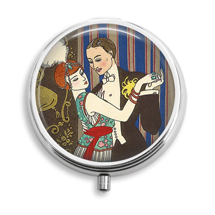 Pille Box Fall Lässt Tango Art Deco Paar Halter Behälter Trinket Pillbox Vitamin Medizin Mint Zinn von BelugaHomeStudio