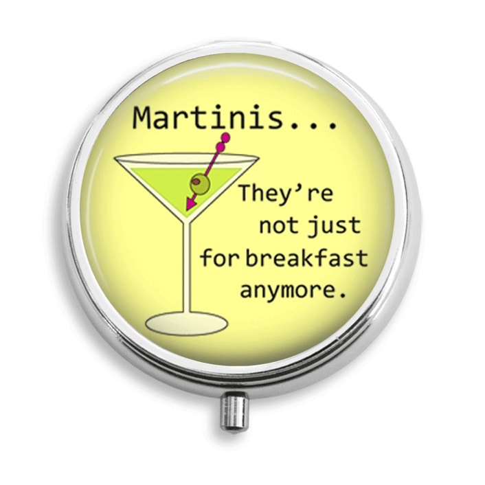 Pille Box Fall Retro Martini Nicht Nur Für Das Frühstück Cocktail Humor Halter Behälter Trinket Vitamin Medizin von BelugaHomeStudio