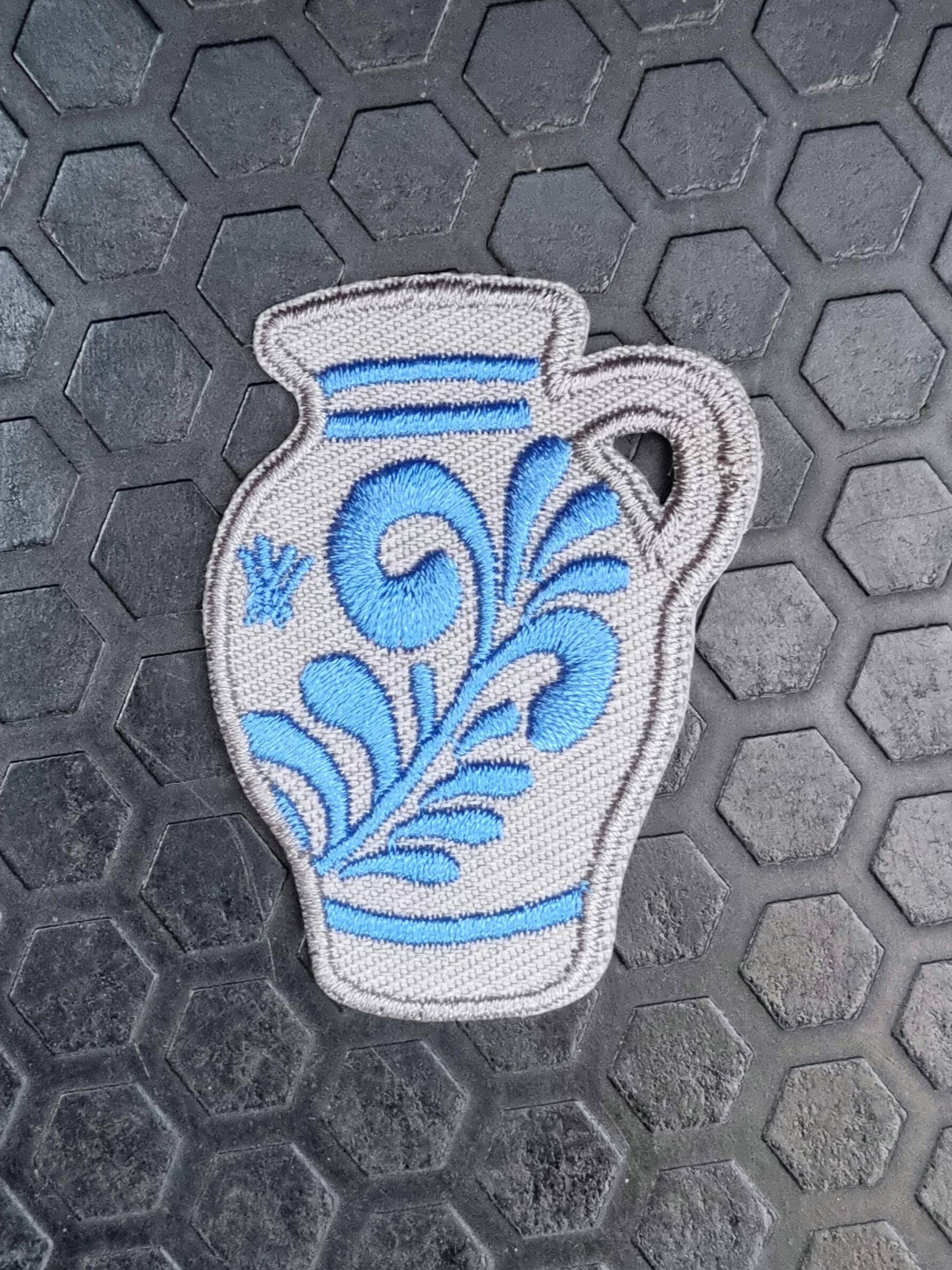 Bembel Grau Blau Stick-Bügel-Patch Aufnäher Für Apfelweinfans Die Ihre Jacke, Pulli, Kutte Oder Mütze Aufpimpen Wollen von Bembelshop