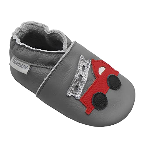 Bemesu Lauflernschuhe Baby Krabbelschuhe Lederpuschen Kinder Hausschuhe aus weichem Leder für Mädchen und Jungen Grau Feuerwehrauto (M, 6-12 M, EU 20-21) von Bemesu