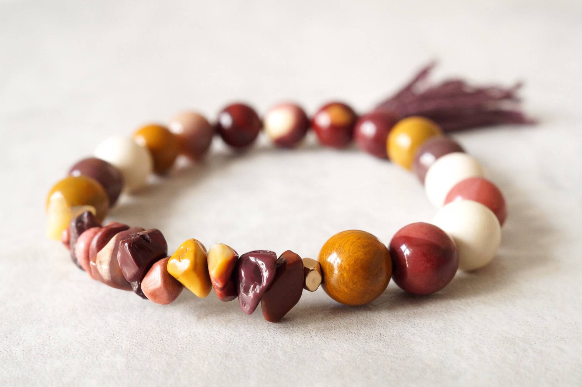 Mala Armband Heilstein Mookait Handala Hand-Mala Edelstein Armkette Unisex Tibet Yoga Perlenarmband Geknüpft Geschenk Meditation Quaste Mala Armband Heilstein Mookait Handala Hand-Mala Edelstein Armkette Unisex Tibet Yoga Perlenarmband Geknüpft Geschenk Meditation Quaste von BenSchumacherShop